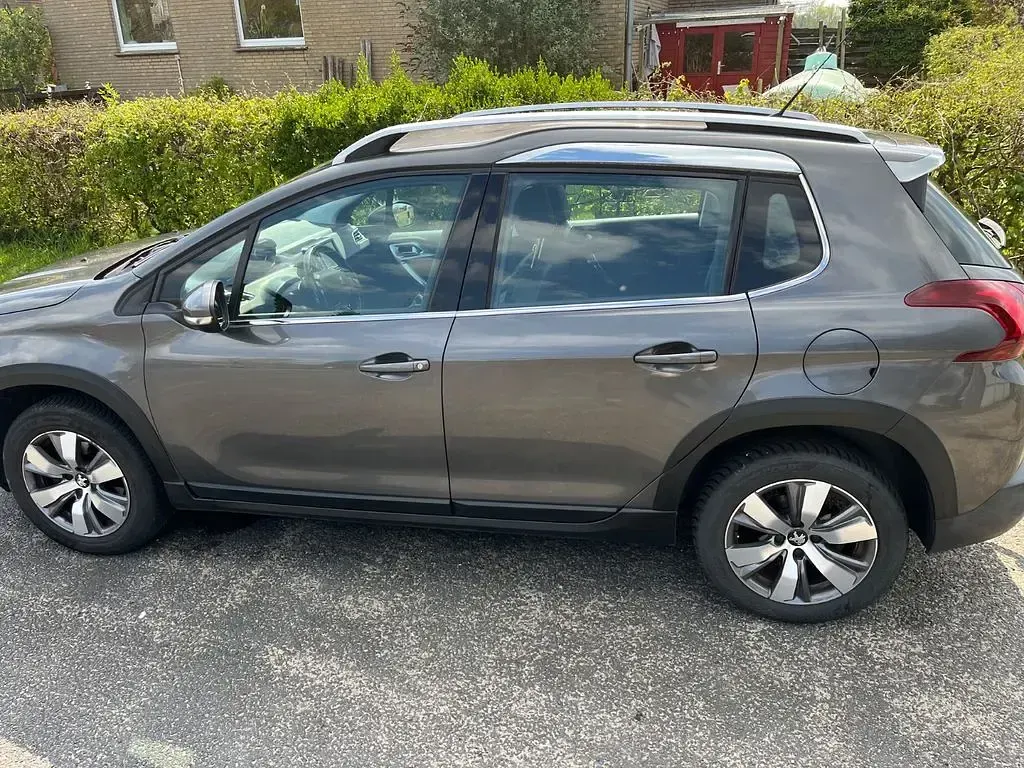 Gebraucht Peugeot 2008 Allure 131 PS (96 kW) 2018 Grau SUV