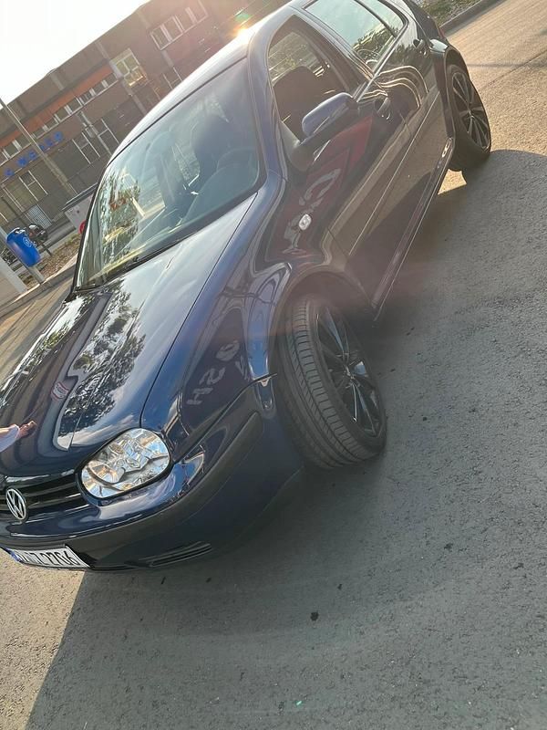 Blau Gebraucht 2003 VW Golf IV Kleinwagen | 1.400 € (Fairer Preis) - Bild 1/4