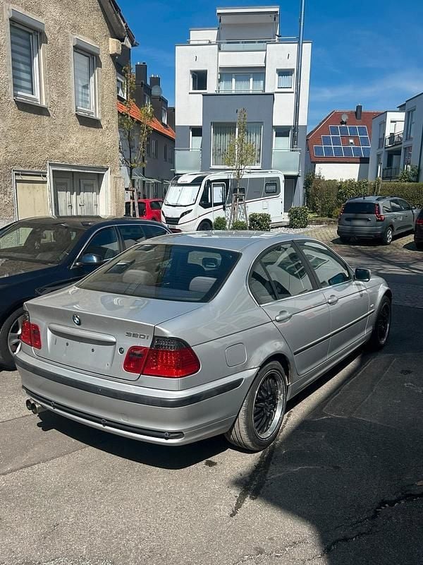 Second-hand BMW 320 170 CP (125 kW) 2001 Argintiu Berlinǎ