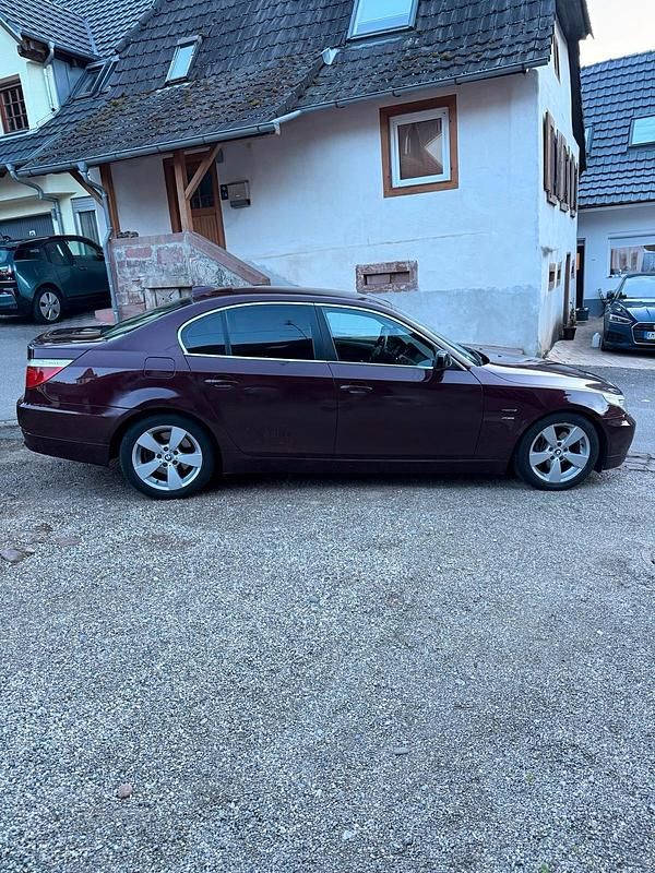 Gebraucht BMW 525 218 PS (160 kW) 2008 Rot Limousine