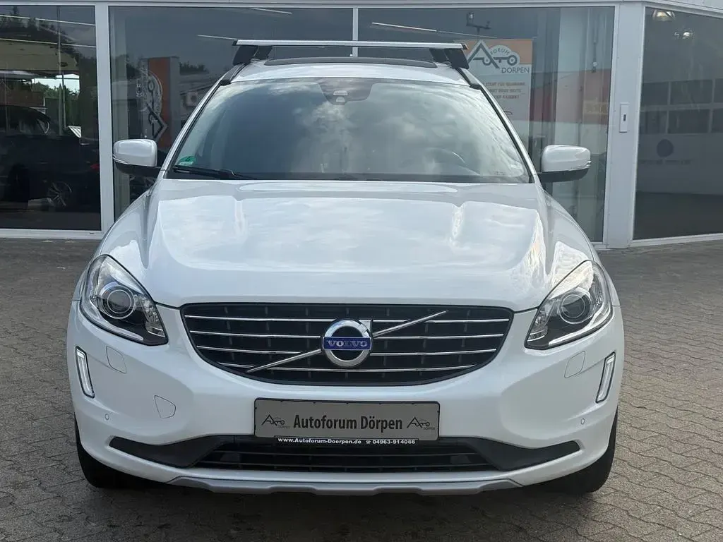 Gebraucht Volvo XC60 Momentum 150 PS (110 kW) 2016 Weiß SUV