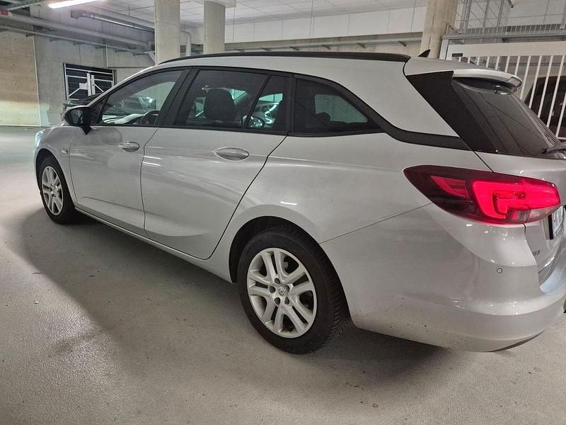 Silber Gebraucht 2016 Opel Astra Business Kombi | 4.990 € (Fairer Preis) - Bild 1/4
