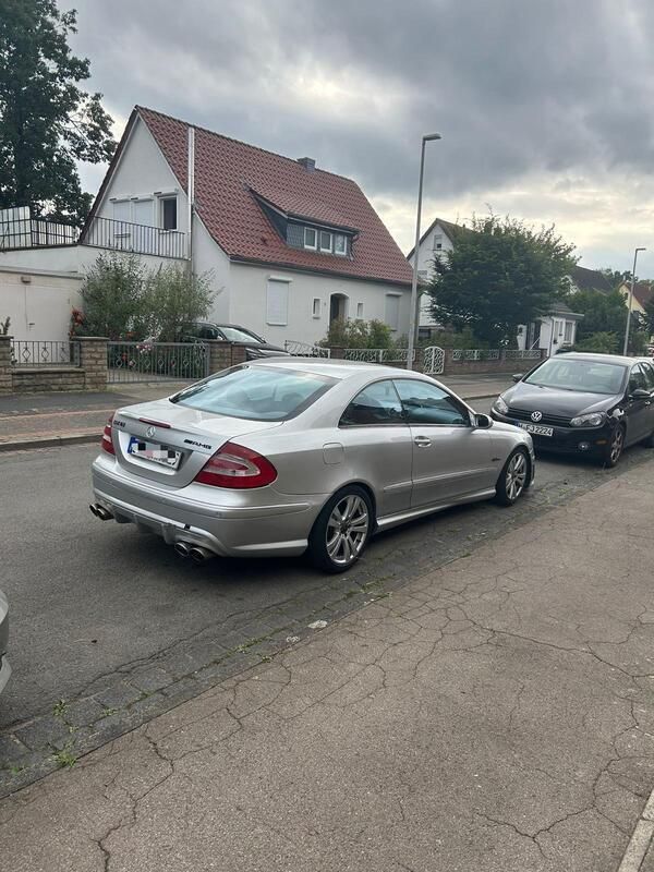 Schwarz Gebraucht 2003 Mercedes CLK500 AMG Coupé | 8.200 € (Fairer Preis) - Bild 1/4
