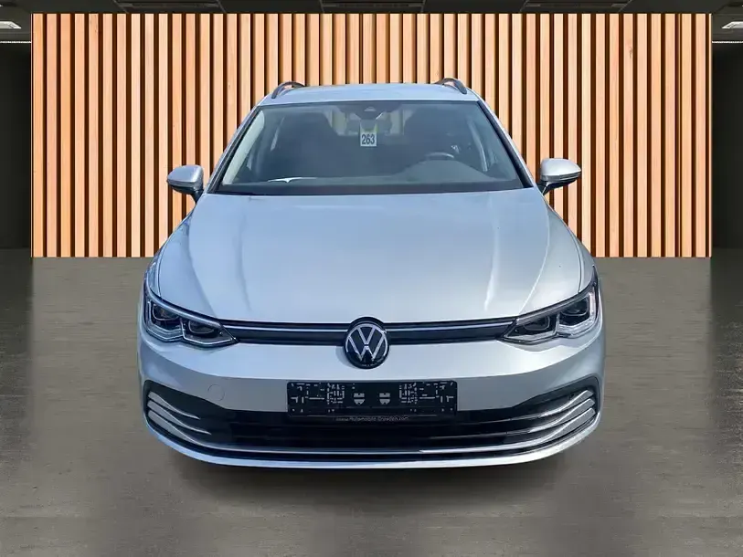 Gebraucht VW Golf VIII Life 150 PS (110 kW) 2024 Silber Kombi