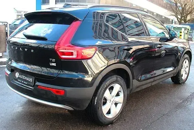 Gebraucht Volvo XC40 129 PS (94 kW) 2023 Schwarz SUV
