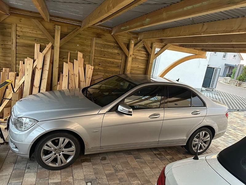 Silber Gebraucht 2009 Mercedes C200 Limousine | 6.900 € (Fairer Preis) - Bild 1/4