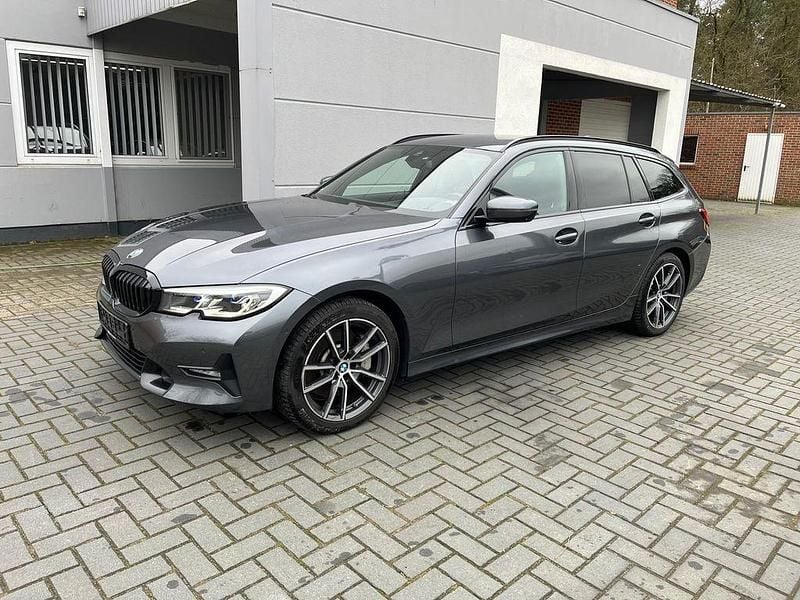 Gebraucht BMW 330 Sport Line 286 PS (210 kW) 2021 Grau Kombi