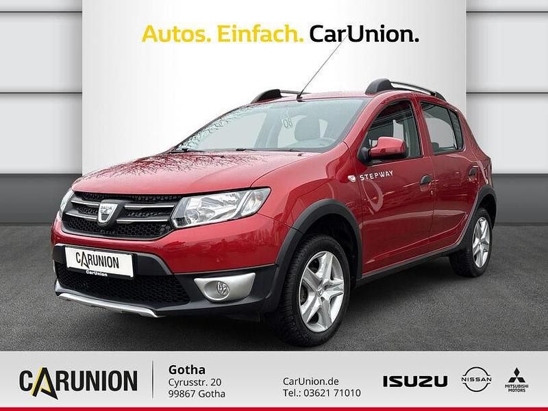 Flammenrot Gebraucht 2015 Dacia Sandero Prestige Kleinwagen | 8.980 € (Etwas zu teuer) - Bild 1/4