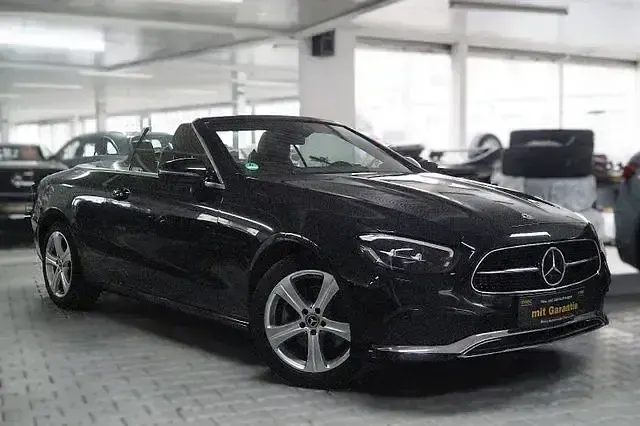 Gebraucht Mercedes E200 197 PS (144 kW) 2022 Schwarz Cabrio