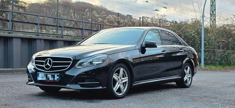 Schwarz Gebraucht 2013 Mercedes E200 Avantgarde Limousine | 8.999 € (Superpreis) - Bild 1/4