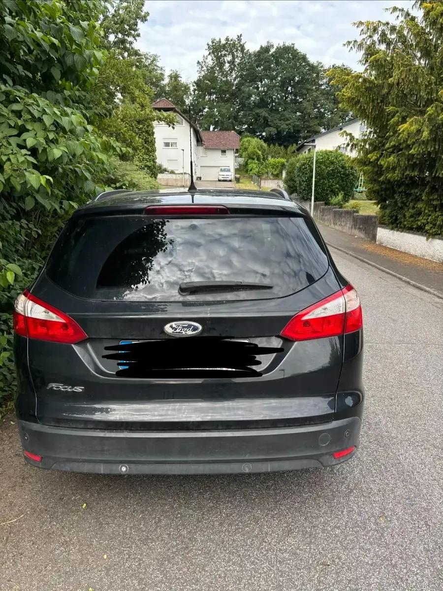Gebraucht Ford Focus 77 PS (56 kW) 2011 Schwarz Kombi