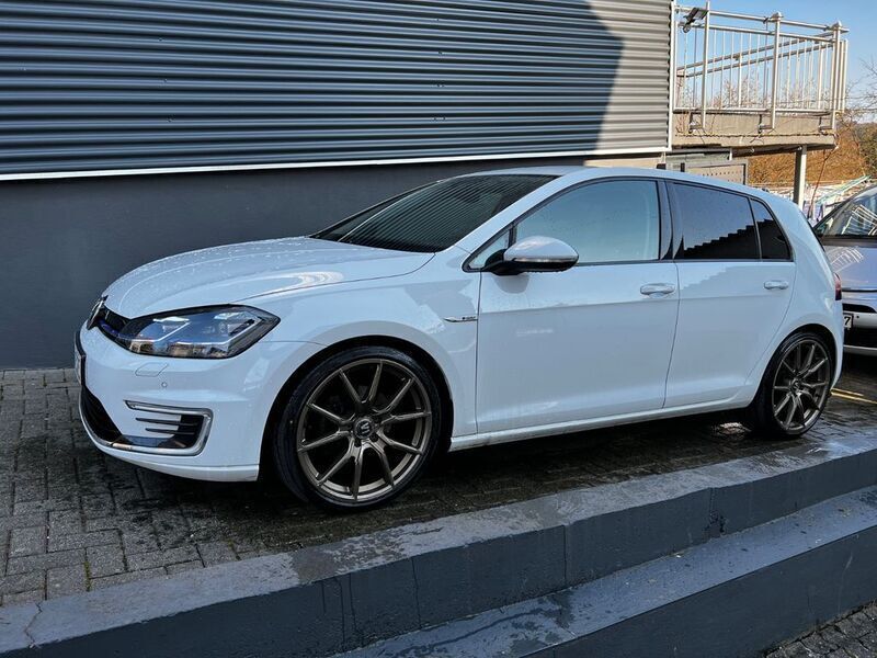 Weiß Gebraucht 2018 VW e-Golf Kleinwagen | 12.600 € (Fairer Preis) - Bild 1/4