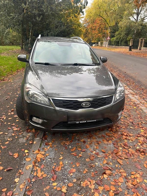 Grau Gebraucht 2011 Kia Ceed Kombi | 2.499 € (Superpreis) - Bild 1/4