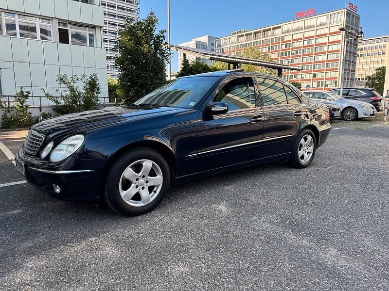 Gebraucht Mercedes E200 163 PS (119 kW) 2004 Blau Limousine