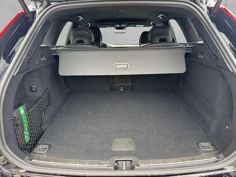 Gebraucht Volvo XC60 Plus 250 PS (183 kW) 2024 Schwarz SUV