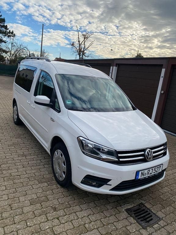 Weiß Gebraucht 2016 VW Caddy Maxi Van / Kleinbus | 19.900 € (Etwas zu teuer) - Bild 1/4