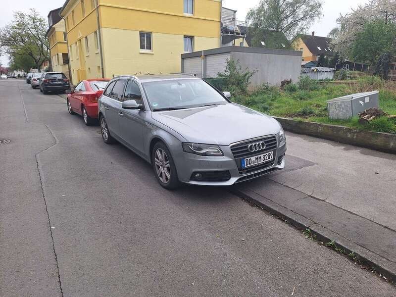 Grau Gebraucht 2011 Audi A4 Ambiente Kombi | 7.500 € (Guter Preis) - Bild 1/4