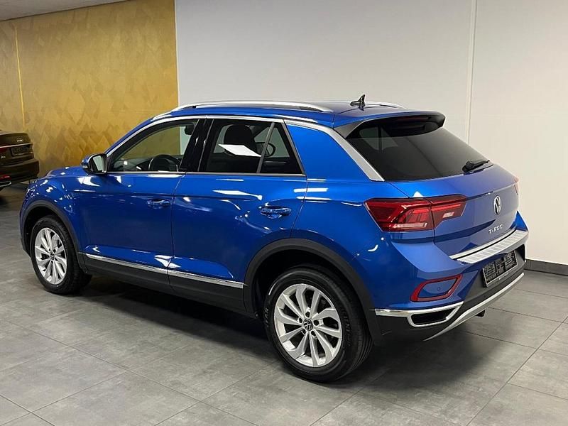 Second-hand VW T-Roc Style 150 CP (110 kW) 2023 Albastru SUV