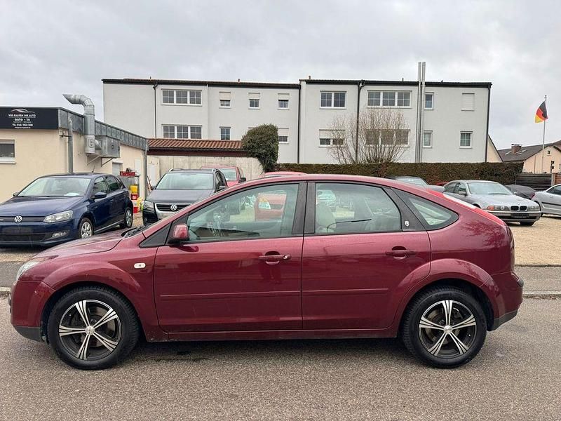 Gebraucht Ford Focus Ghia 136 PS (100 kW) 2005 Rot Limousine
