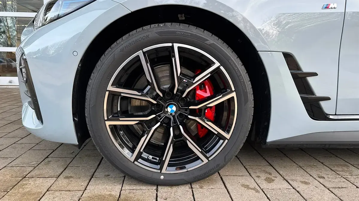 Gebraucht BMW i4 Comfort Edition 250 kW (340 PS) 2026 M brooklyn grau metallic Limousine