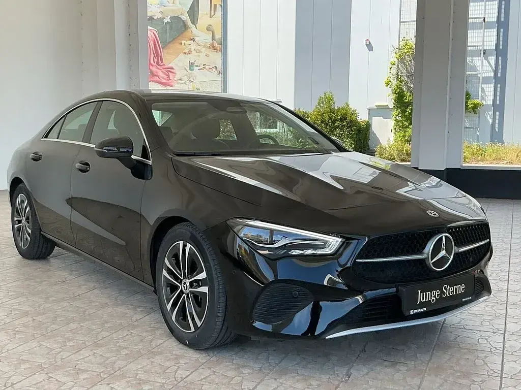 Gebraucht Mercedes CLA200 163 PS (119 kW) 2024 Unilack nachtschwarz Coupé