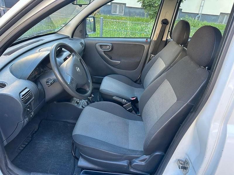 Second-hand Opel Combo Basis 97 CP (71 kW) 2006 Alb Monovolum