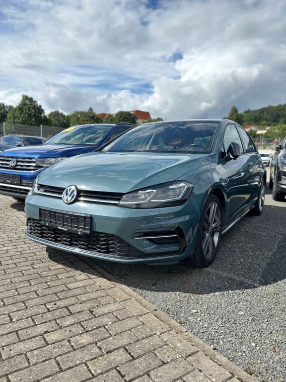 Blau Gebraucht 2019 VW Golf VII IQ Drive Limousine | 20.000 € (Etwas zu teuer) - Bild 1/4