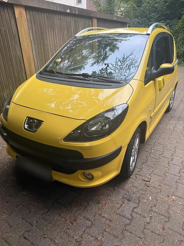 Gelb Gebraucht 2005 Peugeot 1007 Kleinwagen | 2.300 € - Bild 1/4
