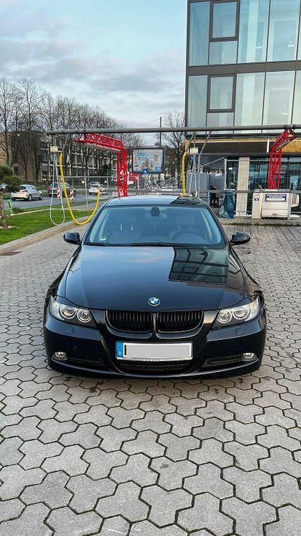 Gebraucht BMW 320 177 PS (130 kW) 2007 Schwarz Limousine
