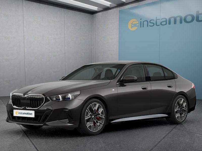Grau Neu 2025 BMW 520 Limousine | 69.699 € - Bild 1/4