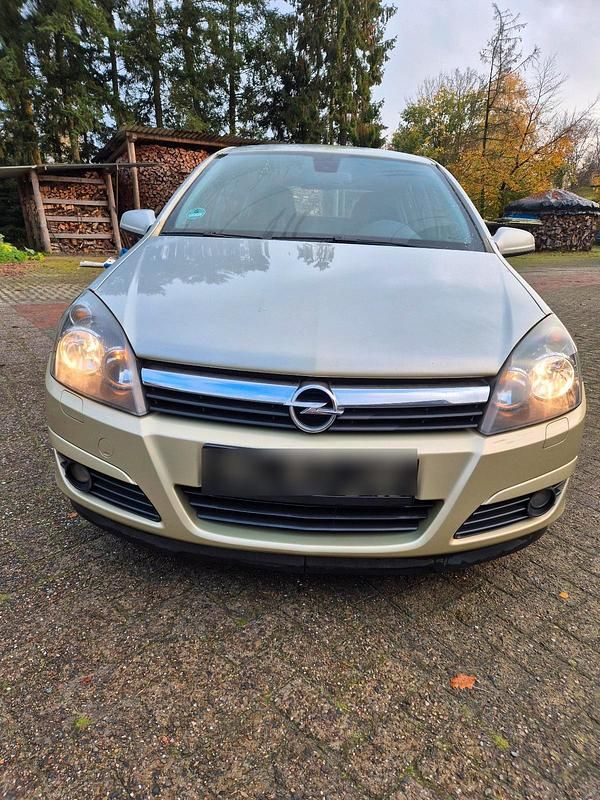 Gelb Gebraucht 2004 Opel Astra Kleinwagen | 1.500 € (Fairer Preis) - Bild 1/4