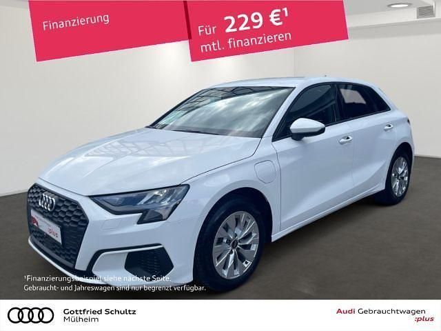 Ibisweiß Gebraucht 2022 Audi A3 Sportback e-tron Design Limousine | 22.250 € (Guter Preis) - Bild 1/2