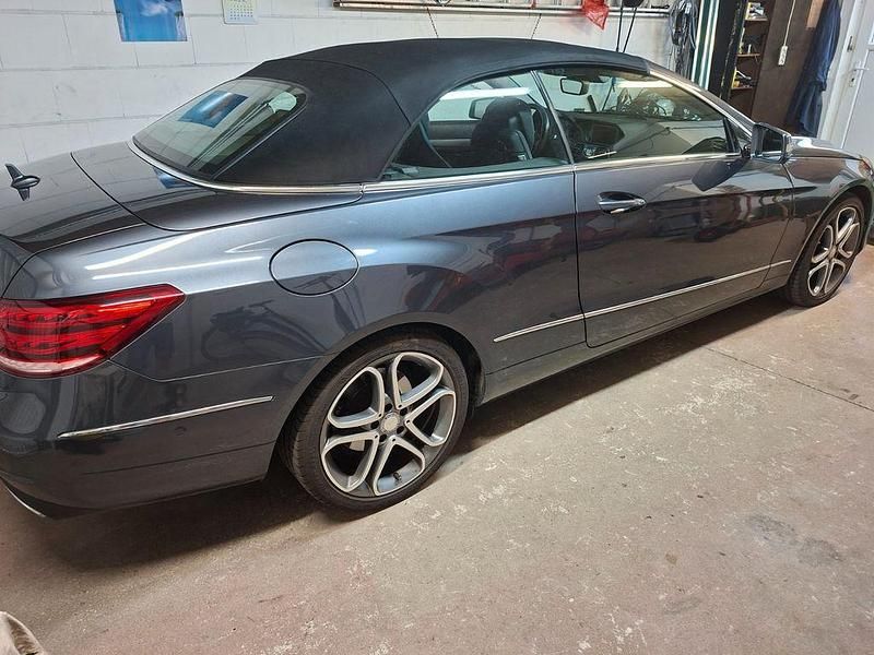 Grau Gebraucht 2015 Mercedes E220 Sport Edition Cabrio | 20.900 € (Fairer Preis) - Bild 1/4