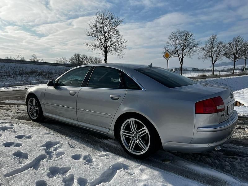 Silber Gebraucht 2005 Audi A8L Limousine | 6.900 € - Bild 1/4