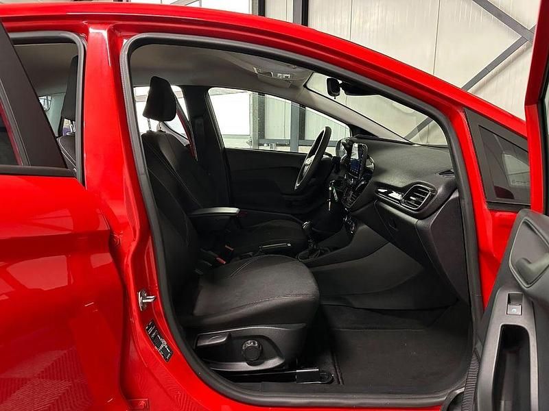 Gebraucht Ford Fiesta 101 PS (74 kW) 2022 Rot Kleinwagen