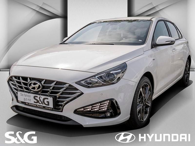 Serenity white Gebraucht 2024 Hyundai i30 Trend Kleinwagen | 23.980 € (Guter Preis) - Bild 1/4
