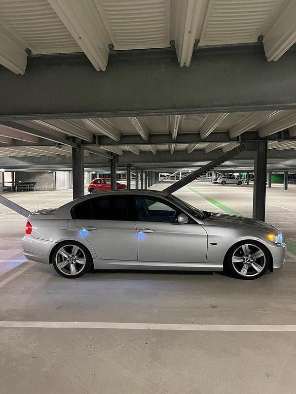 Gebraucht BMW 320 170 PS (125 kW) 2010 Silber Limousine