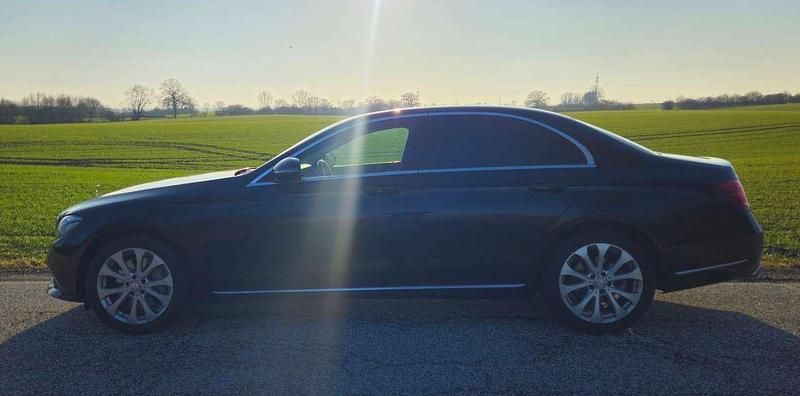 Gebraucht Mercedes E220 194 PS (142 kW) 2017 Schwarz Limousine