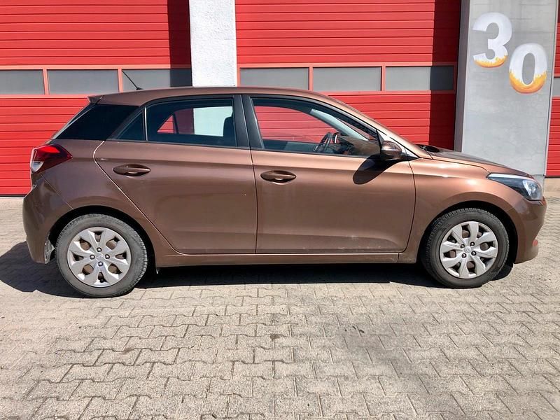 Gebraucht Hyundai i20 Active 85 PS (62 kW) 2016 Braun Kleinwagen