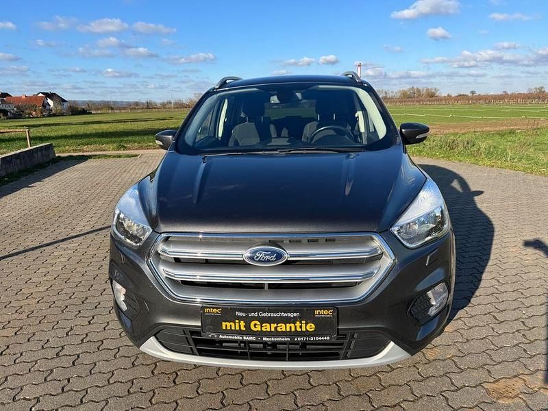Gebraucht Ford Kuga Trend 120 PS (88 kW) 2018 Grau SUV