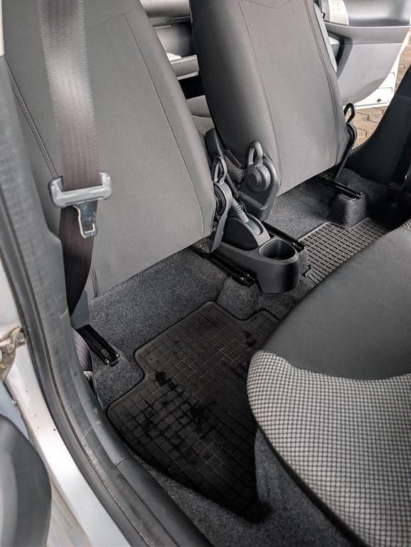 Gebraucht Toyota Aygo 68 PS (50 kW) 2012 Silber Kleinwagen