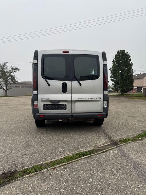 Usata Opel Vivaro 101 CV (74 kW) 2004 Argento Monovolume