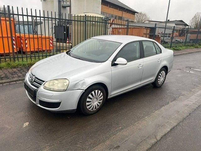 Silber Gebraucht 2006 VW Jetta Trendline Limousine | 950 € (Superpreis) - Bild 1/4