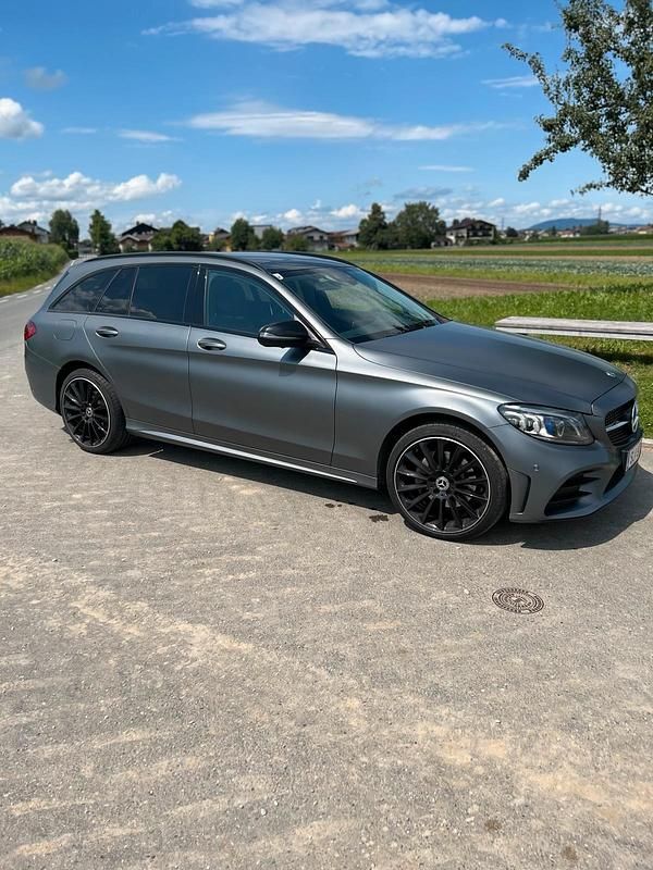 Grau Gebraucht 2018 Mercedes C200 AMG Kombi | 25.000 € - Bild 1/4