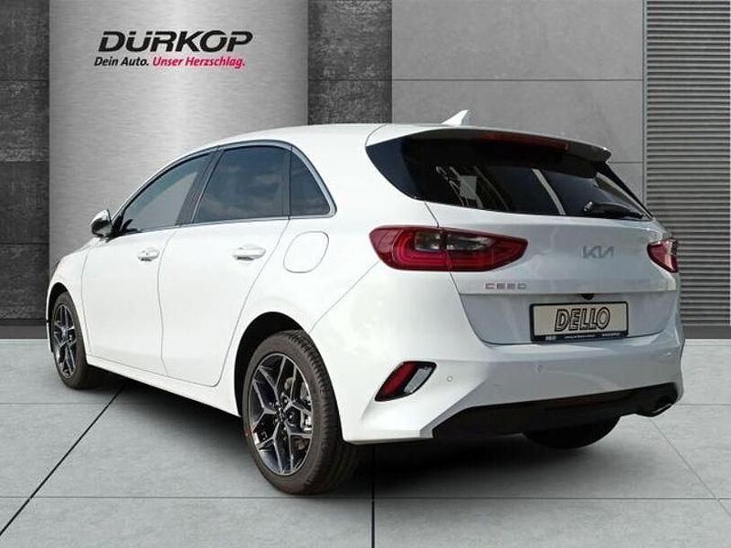 Neu Kia Ceed Style 140 PS (102 kW) 2025 (wd) casa white s Kleinwagen