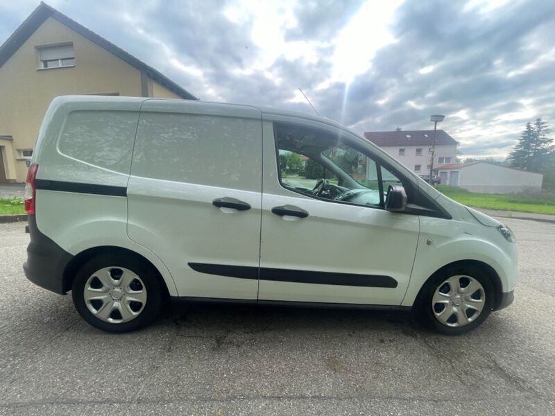 Käytetty Ford Transit Trend 75 HP (55 kW) 2019 Valkoinen Tila-auto
