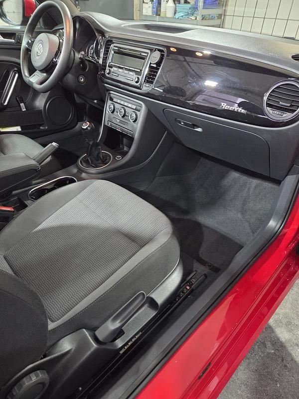 Gebraucht VW Beetle 105 PS (77 kW) 2015 Rot Kleinwagen