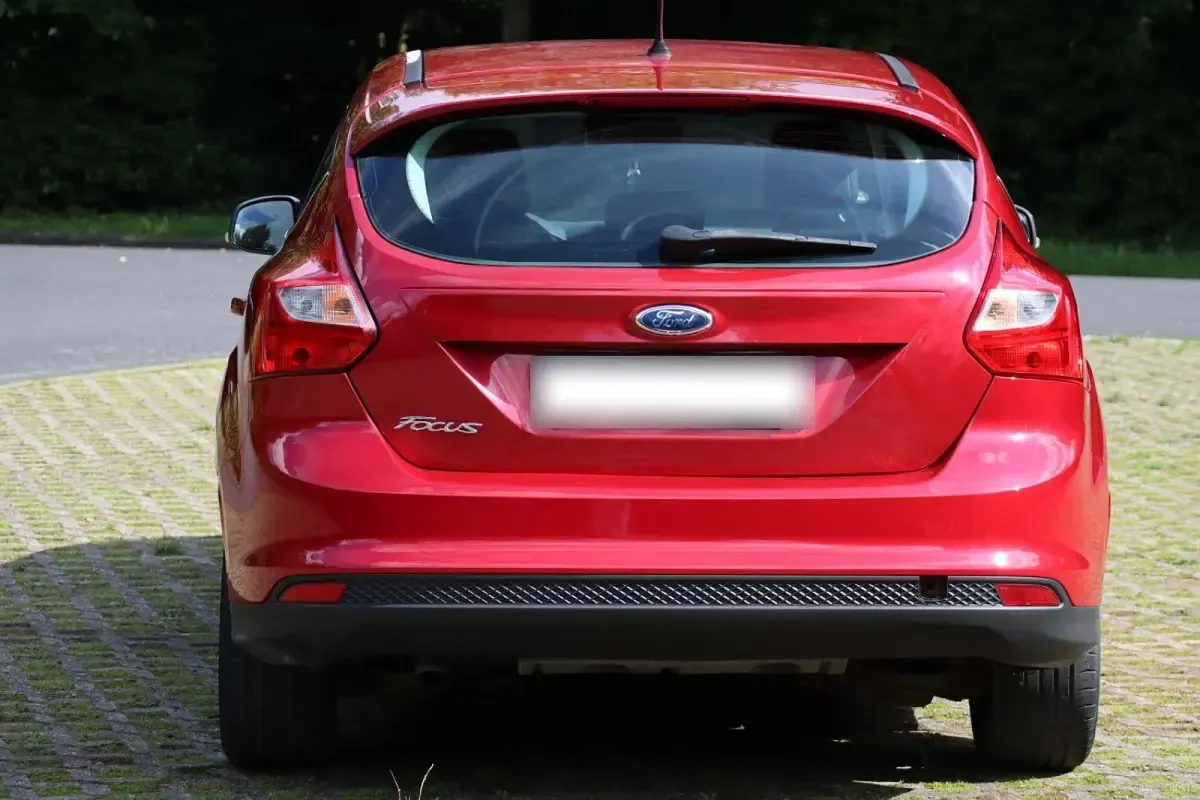 Gebraucht Ford Focus 116 PS (85 kW) 2011 Rot Limousine