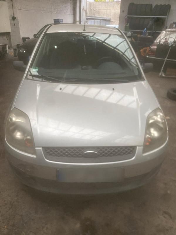 Gebraucht Ford Fiesta 60 PS (44 kW) 2006 Grau Kleinwagen