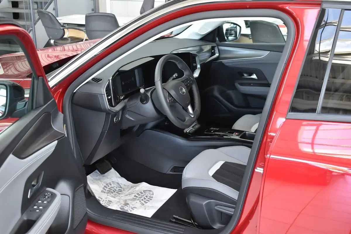Gebraucht Opel Mokka-e Elegance 100 kW (136 PS) 2023 Schwarz karbon schwarz met. SUV